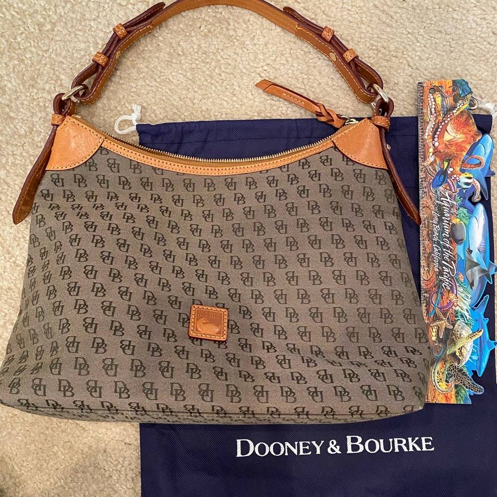 Dooney &Bourke shoulder bag leather strap